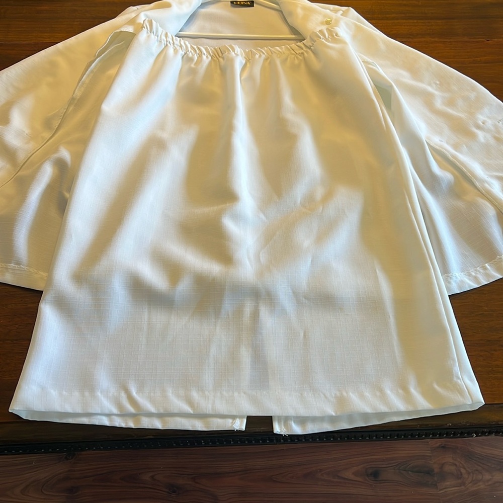 Reina 2 piece white jacket and skirt size 14